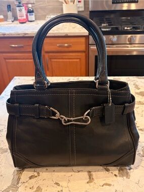Vintage coach Hampton black purse.